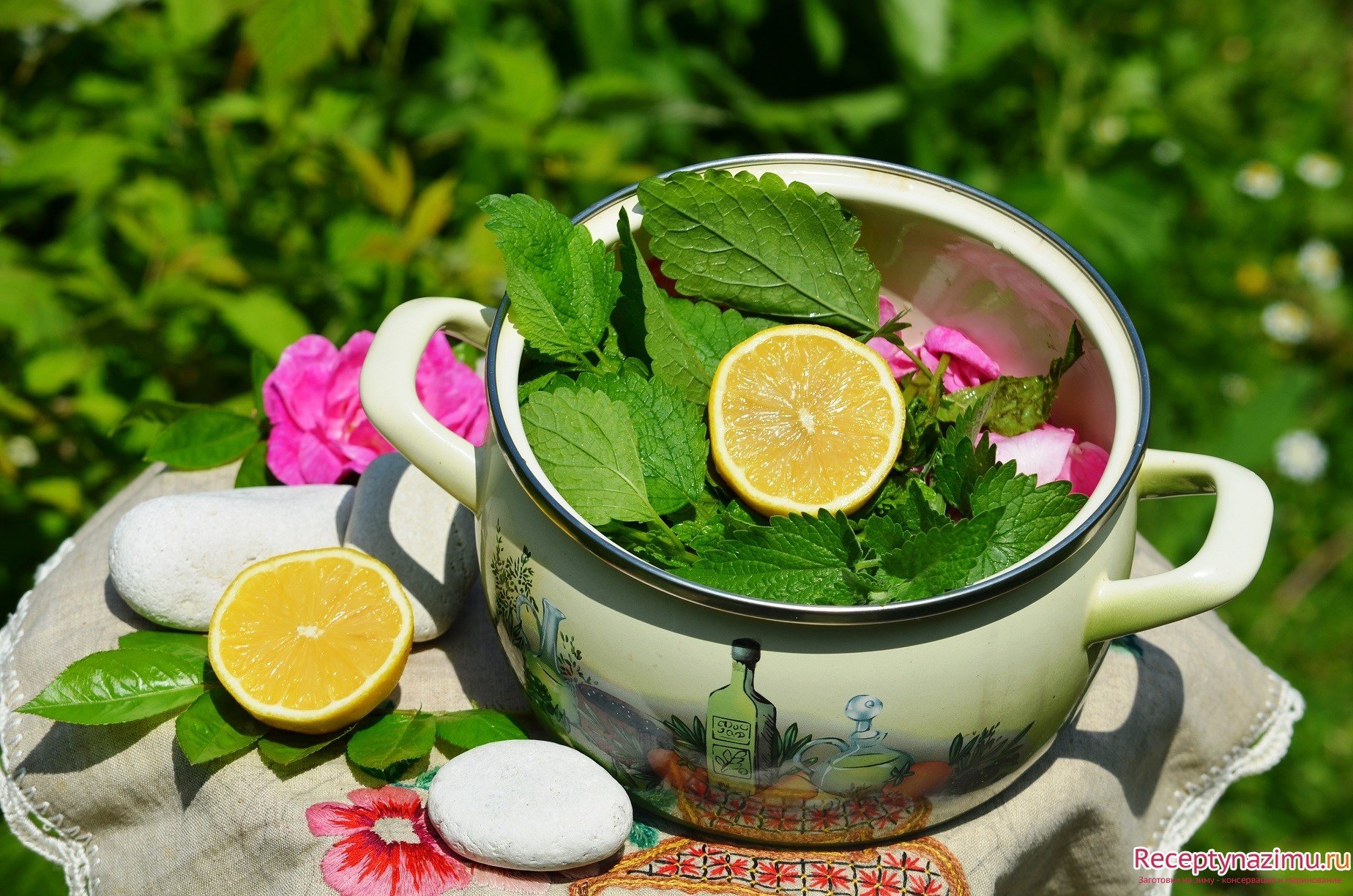 Отвар с мелиссой и лимоном