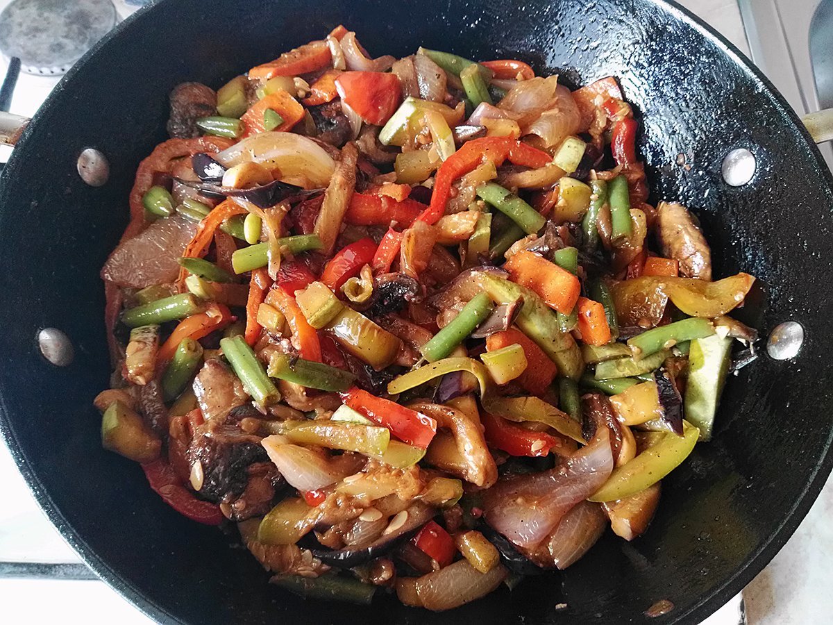 Овощное рагу с фасолью