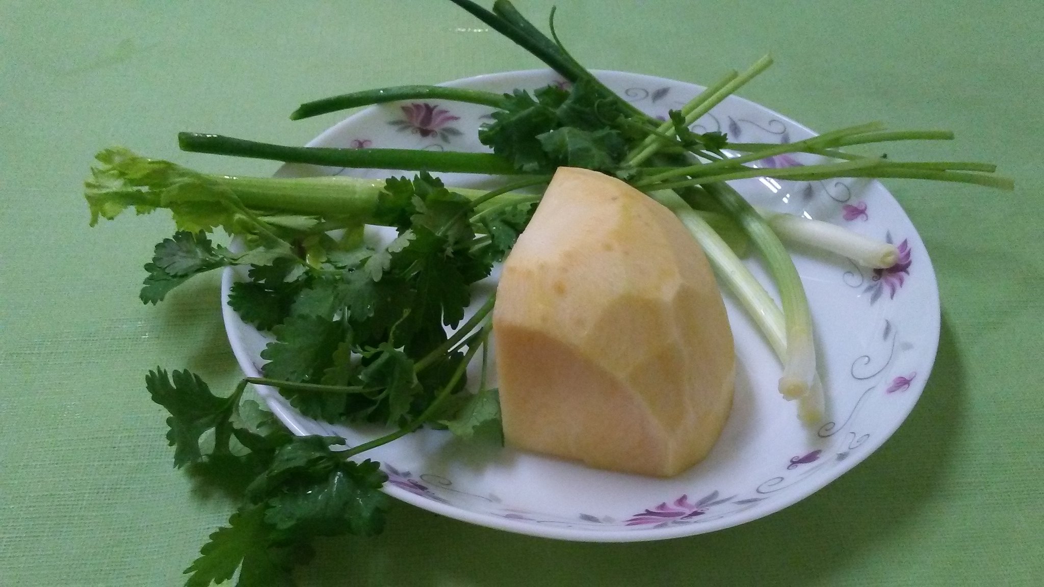 Белая репа с зеленью