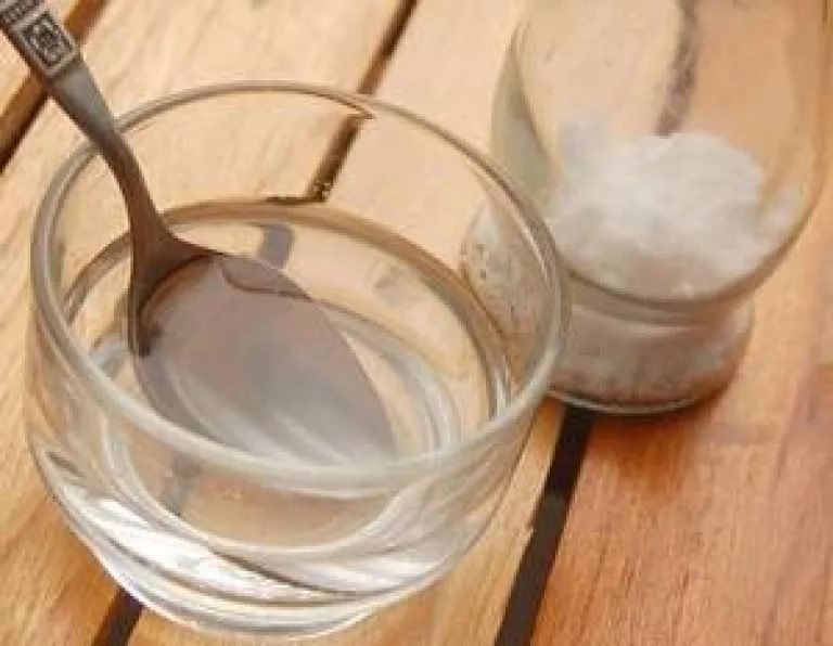 Соль и стакан с водой